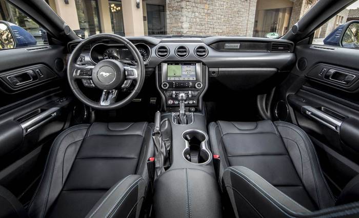 Интерьер Ford Mustang Ford Mustang внутри