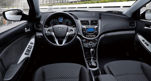 В салоне автомобиля Hyundai Accent В салоне автомобиля Hyundai Accent