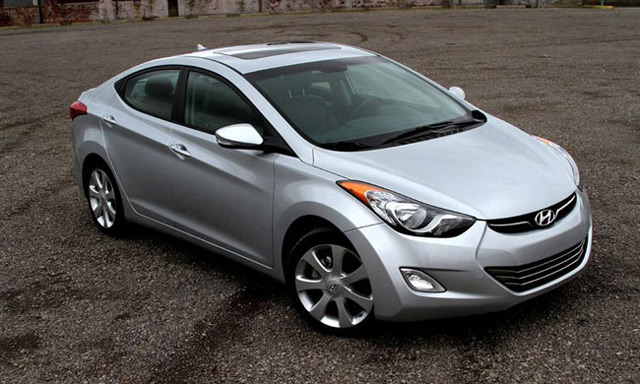 Автомобиль Hyundai Elantra В автомобиле Hyundai Elantra было воплощено множество новых дизайнерских решений