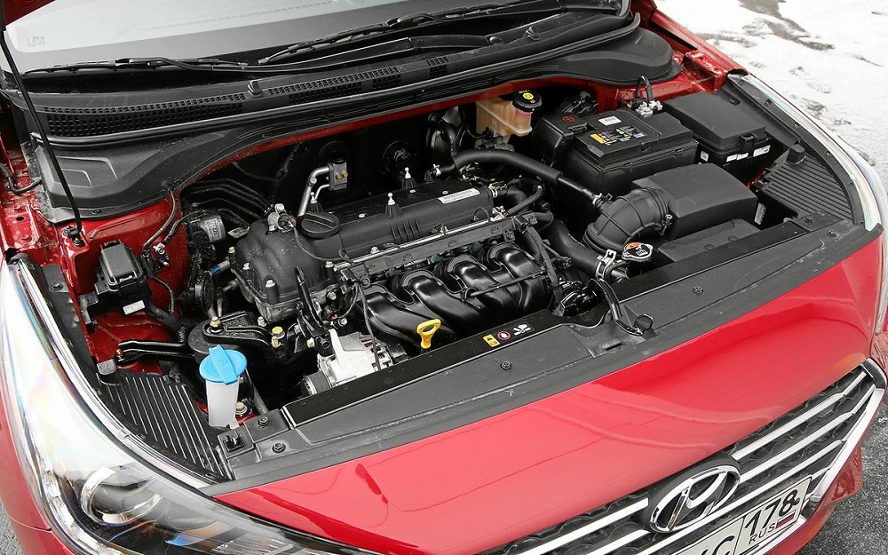Мотор Hyundai Solaris Hyundai Solaris салон в автомобиле
