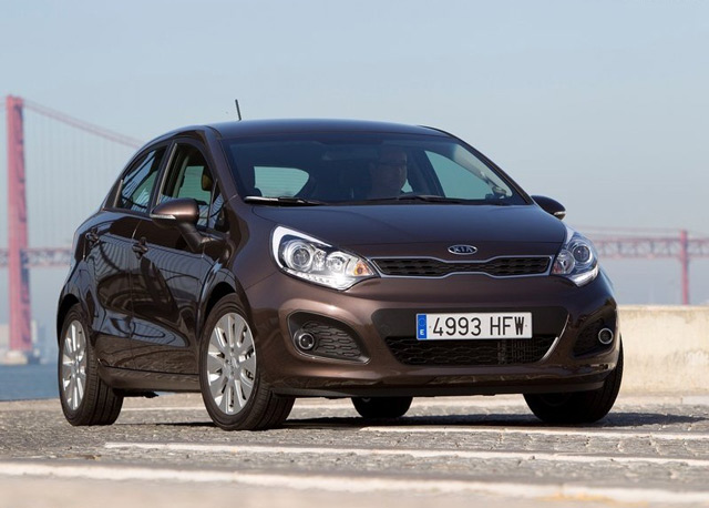 Автомобиль KIA Rio Автомобиль KIA Rio имеет модный и современный внешний вид