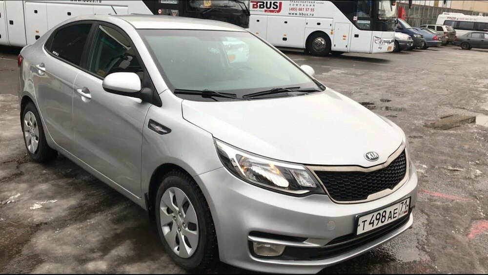 Kia Rio в сером цвете Kia Rio