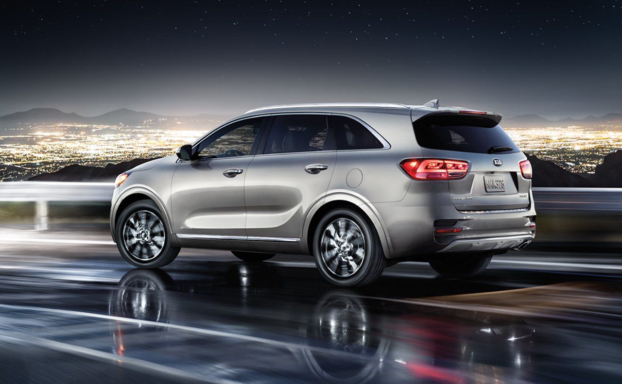 Kia Sorento вид сзади Kia Sorento