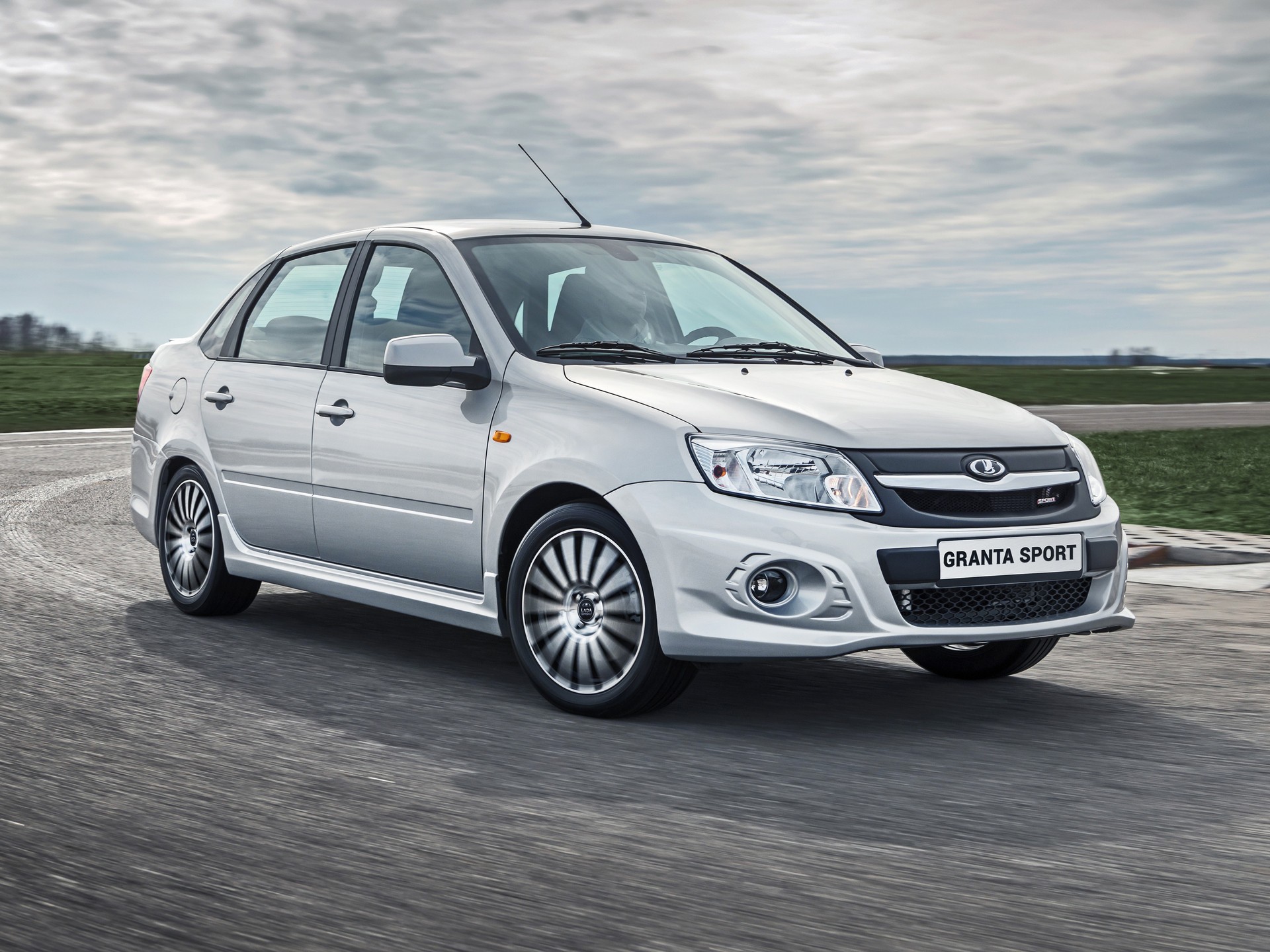 Lada Granta в сером цвете Lada Granta