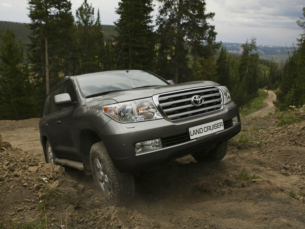 Toyota Land Cruiser 200 на бездорожье Toyota Land Cruiser 200 на бездорожье