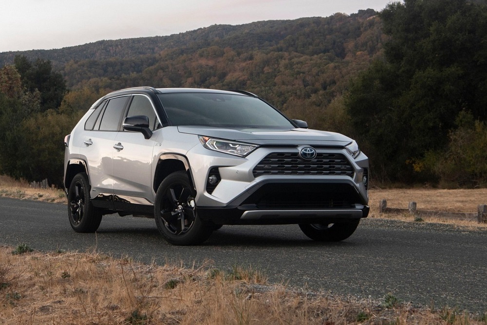Toyota RAV4 в сером цвете Toyota RAV4