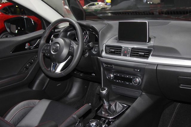 В салоне автомобиля Mazda 3 В салоне автомобиля Mazda 3