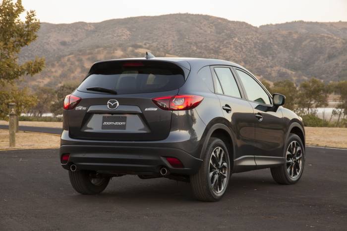 Mazda CX-5 вид сзади Mazda CX-5