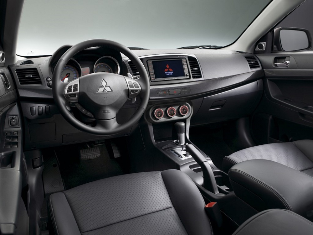 Салон Mitsubishi Lancer Mitsubishi Lancer салон