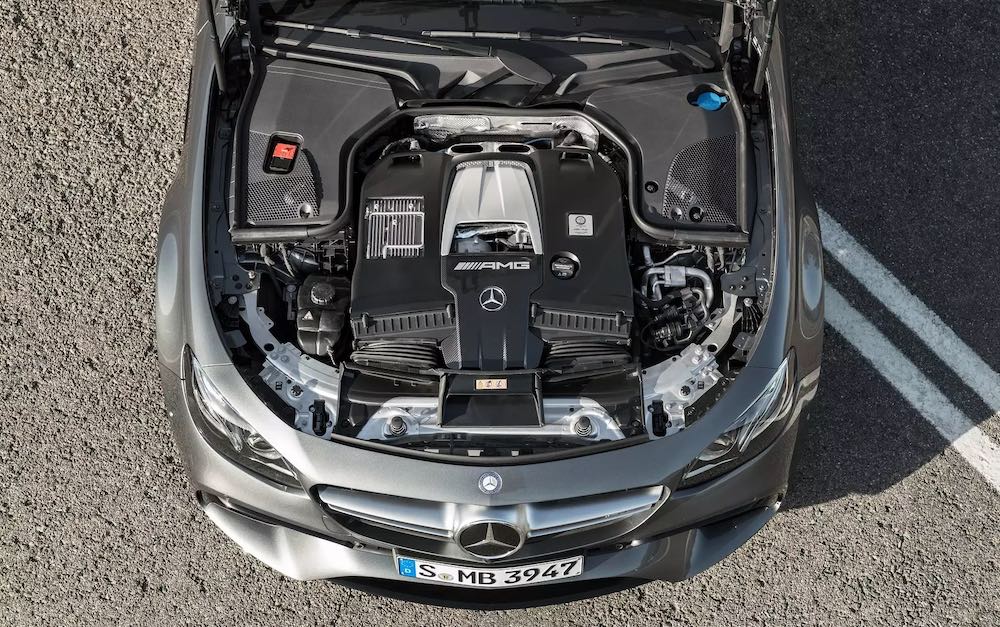 Моторный отсек Mercedes AMG E 63 Мотор Mercedes AMG E 63