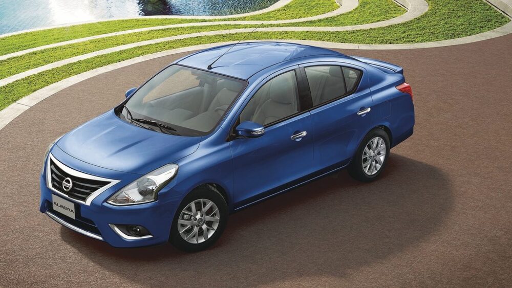 Nissan Almera в синем цвете Nissan Almera