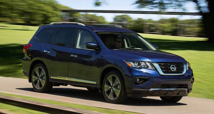 Динамика Nissan Pathfinder Nissan Pathfinder на дороге