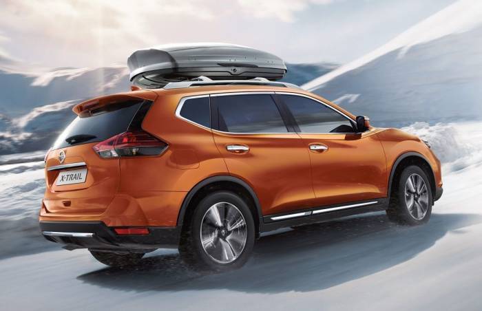 Nissan X-Trail вид сбоку Nissan X-Trail
