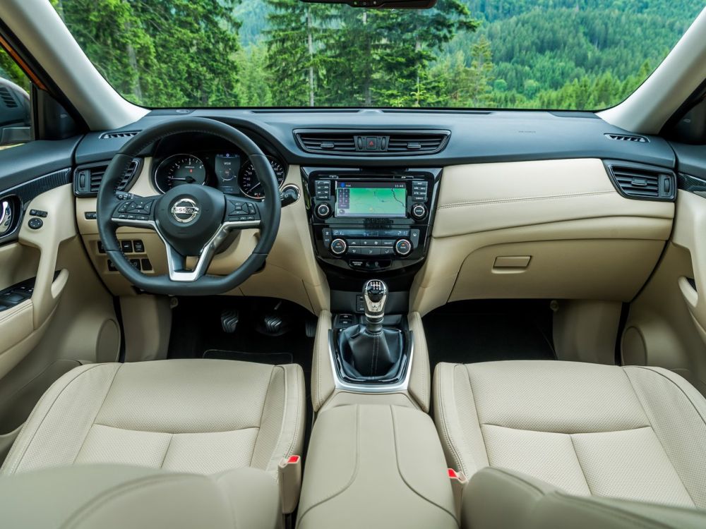 Салон машины Nissan X-Trail Интерьер автомобиля Nissan X-Trail