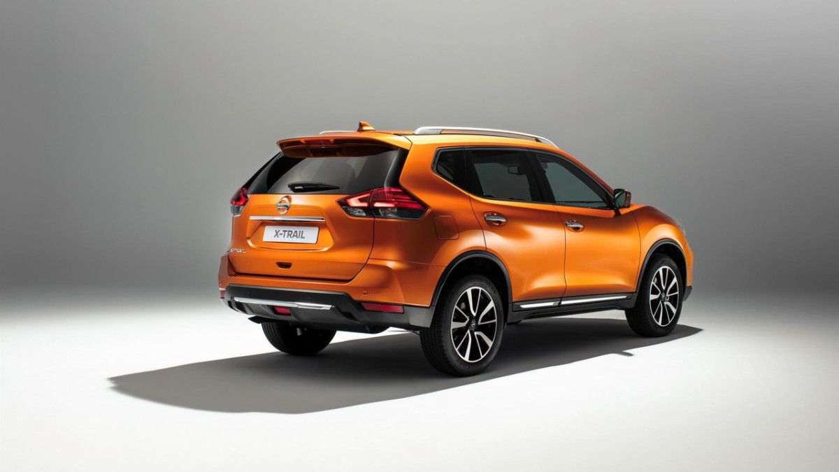 Nissan X-Trail вид сзади Nissan X-Trail