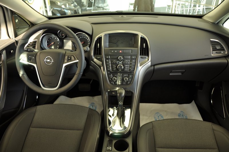 Салон автомобиля Opel Astra Салон Opel Astra