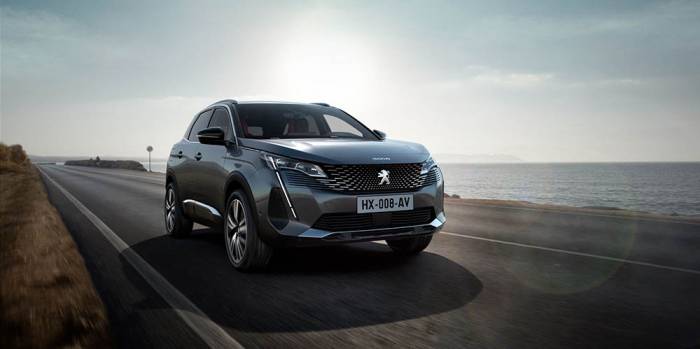 Езда на Peugeot 3008 Peugeot 3008 на дороге