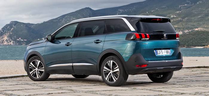 Как выглядит Peugeot 5008 сзади Peugeot 5008 сзади
