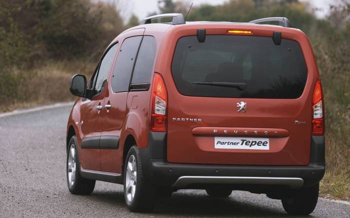 Вид Peugeot Partner II сзади Peugeot Partner II сзади