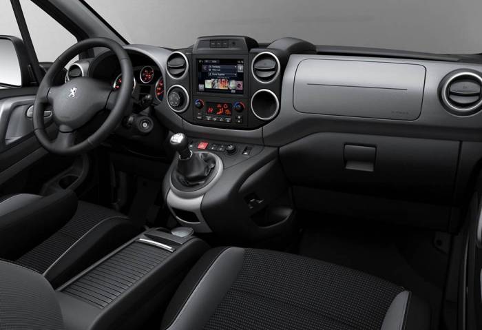 Интерьер Peugeot Partner Peugeot Partner внутри