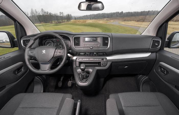 Интерьер Peugeot Traveller Peugeot Traveller внутри
