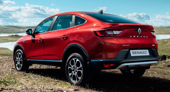 Вид Renault Arkana сзади Renault Arkana сзади