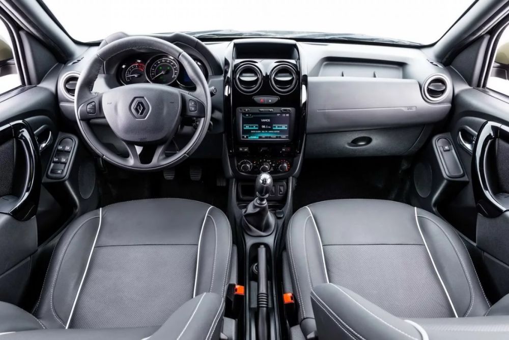 Салон автомобиля Renault Duster Салон Renault Duster