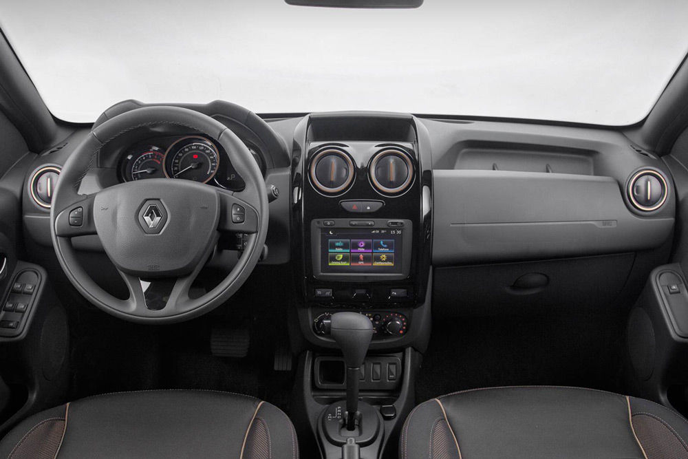 В салоне автомобиля Renault Duster В салоне автомобиля Renault Duster