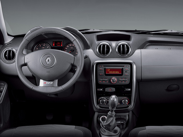 В салоне автомобиля Renault Duster В салоне автомобиля Renault Duster