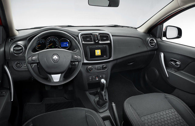 В салоне автомобиля Renault Logan В салоне автомобиля Renault Logan