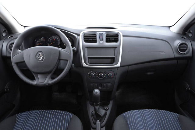 В салоне автомобиля Renault Logan В салоне автомобиля Renault Logan