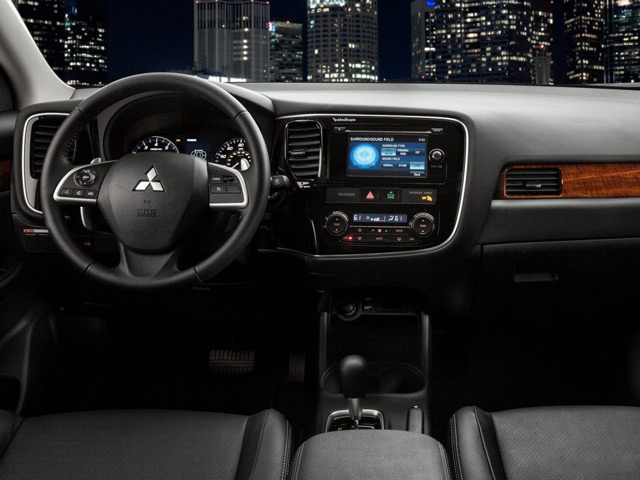 В салоне автомобиля Mitsubishi Outlander В салоне автомобиля Mitsubishi Outlander
