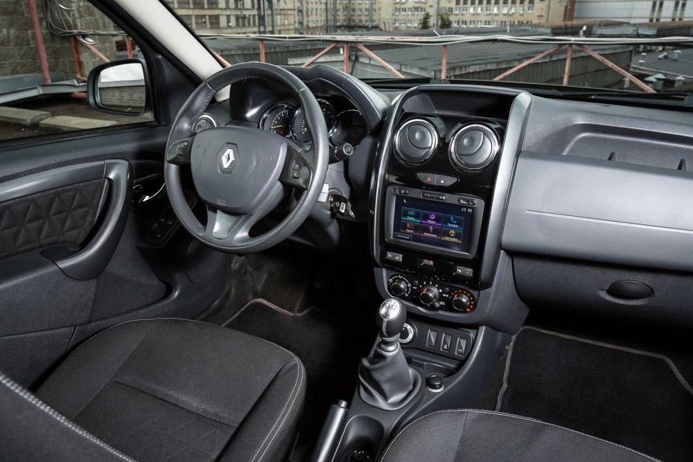 Интерьер машины Renault Duster Салон автомобиля Renault Duster