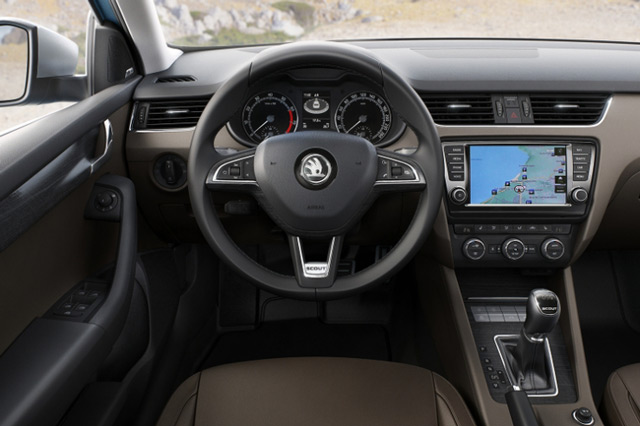 В салоне автомобиля Skoda Octavia В салоне автомобиля Skoda Octavia