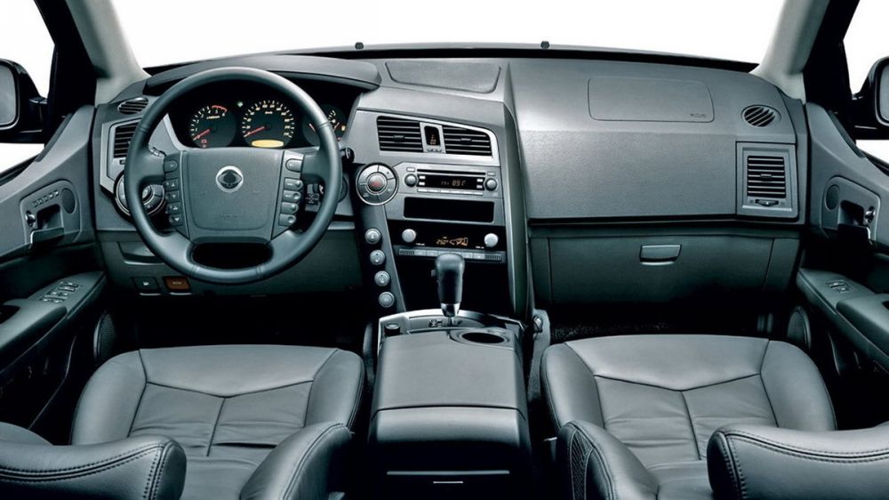 Салон автомобиля SsangYong Kyron Внутри салона SsangYong Kyron
