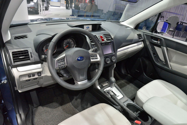 Салон автомобиля Subaru Forester Салон автомобиля Subaru Forester