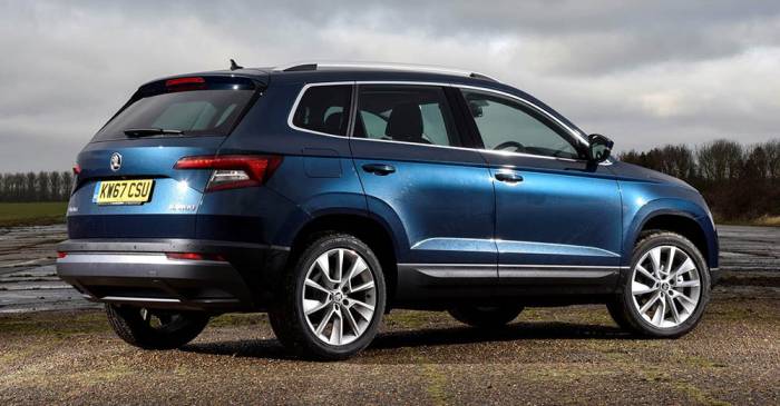 Вид Skoda Karoq сзади Skoda Karoq сзади
