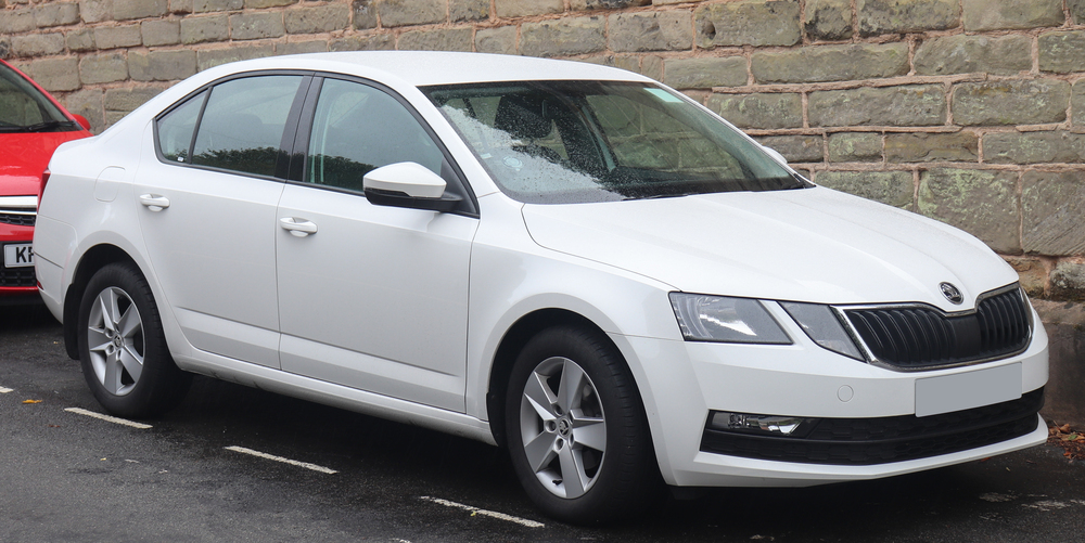 Skoda Octavia в белом цвете Skoda Octavia белый