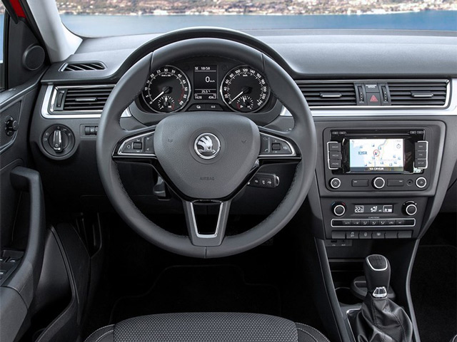 В салоне автомобиля Skoda Rapid В салоне автомобиля Skoda Rapid