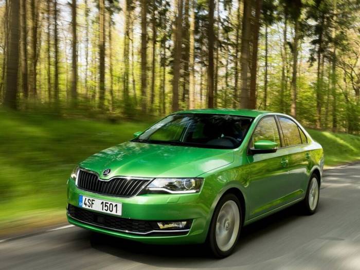 Skoda Rapid зеленая Skoda Rapid