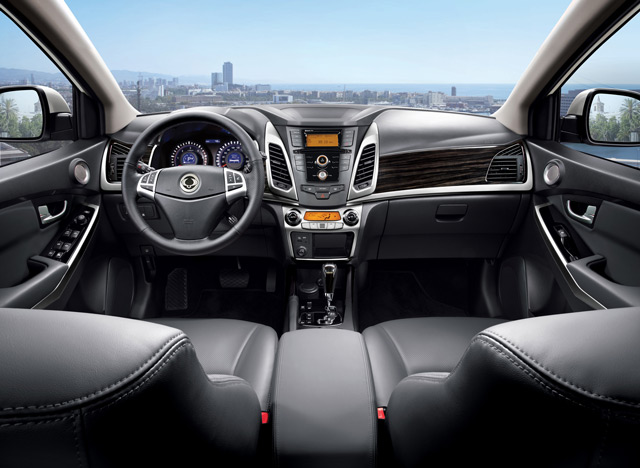 В салоне автомобиля SsangYong Actyon В салоне автомобиля SsangYong Actyon