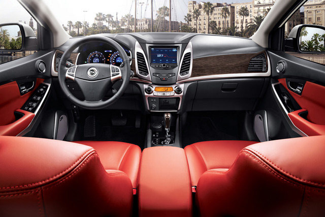 В салоне автомобиля SsangYong Actyon В салоне автомобиля SsangYong Actyon
