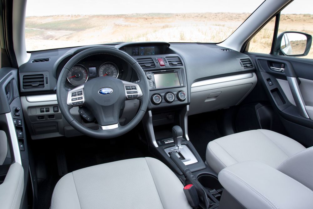 Салон автомобиля Subaru Forester Салон Subaru Forester