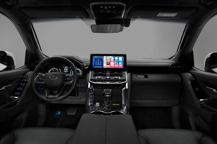 Интерьер Toyota Land Cruiser Toyota Land Cruiser внутри