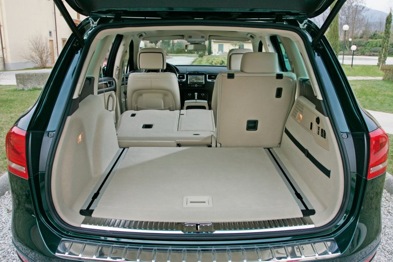 Багажный отсек Volkswagen Touareg Багажник Volkswagen Touareg