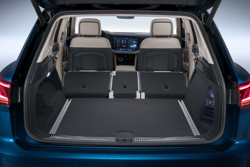 Вместительность багажника Volkswagen Touareg Багажник Volkswagen Touareg