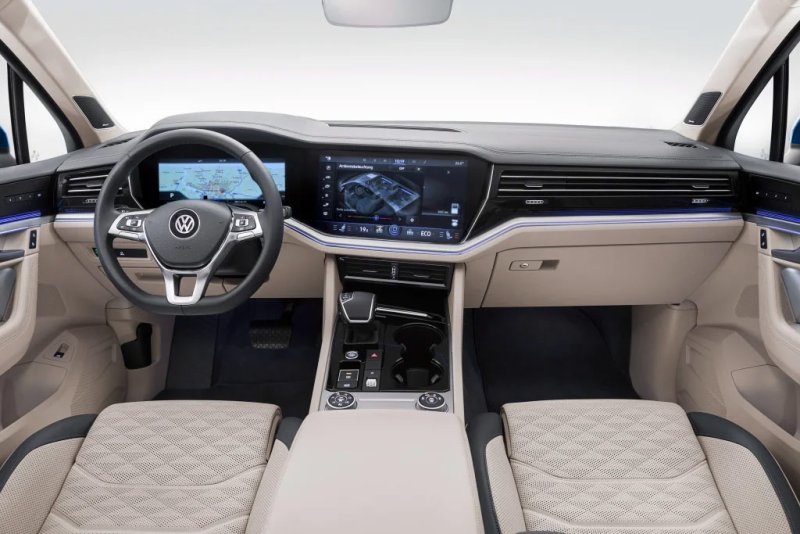 Салон автомобиля Volkswagen Touareg Салон Volkswagen Touareg
