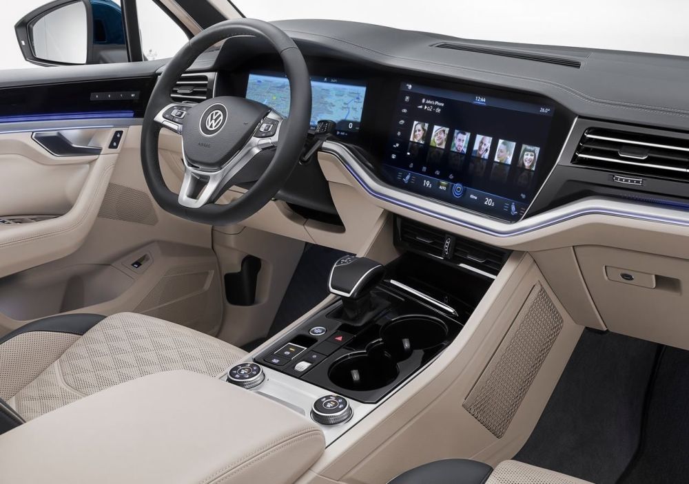 Салон автомобиля Volkswagen Touareg Салон Volkswagen Touareg