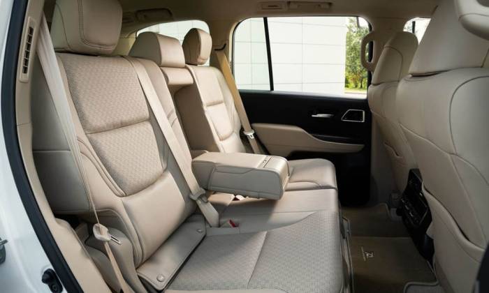Комфорт Toyota Land Cruiser Задние сиденья Toyota Land Cruiser
